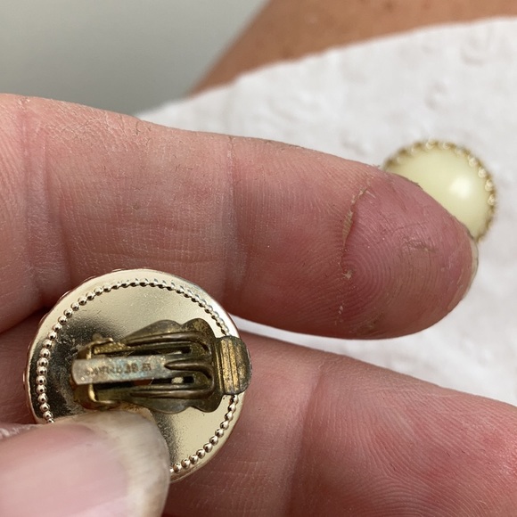 Vtg 18K RGP Rolled Gold Plate Clip-On Earrings Cream Dome Button Style MCM - Picture 3 of 5